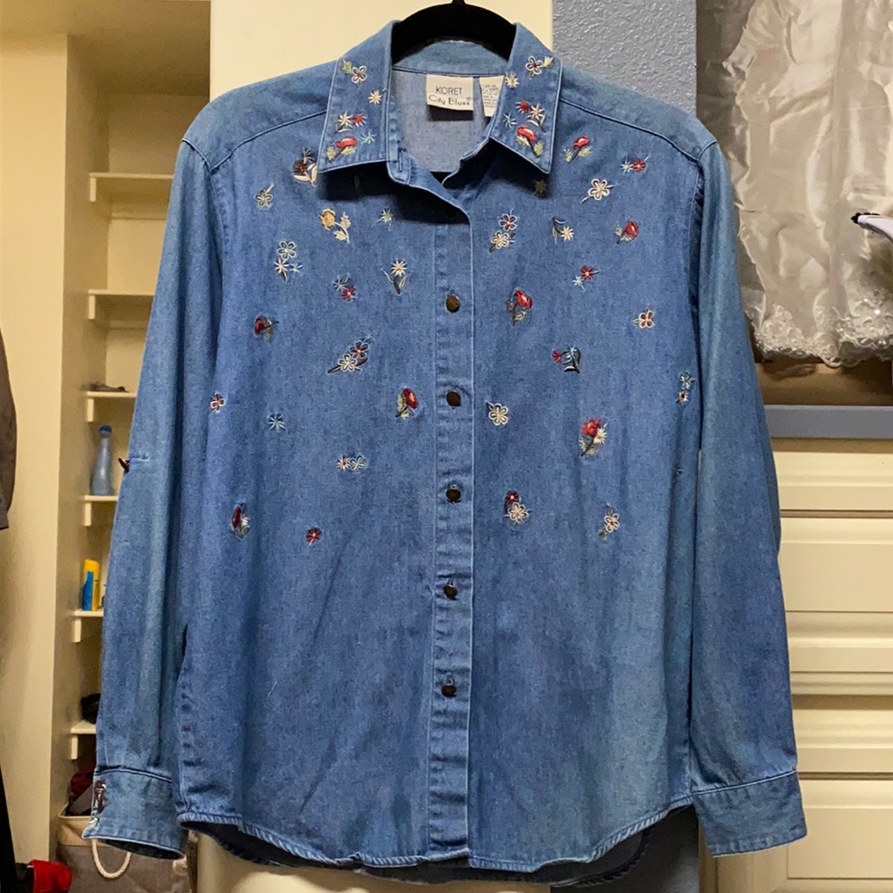 Embroidered floral denim top with metal buttons!!!